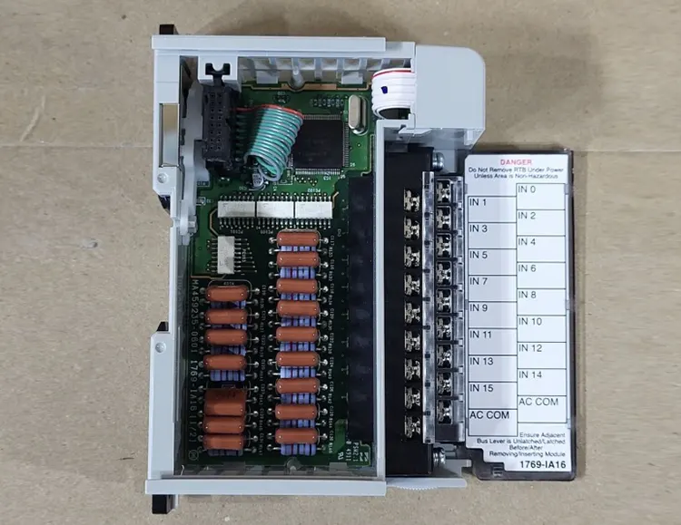 وحدة التحكم المنطقية القابلة للبرمجة هي الأساس الأساسي للأتمتة الصناعية
